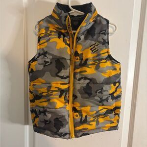 ROCAWEAR Kids Camo Puffer Vest with Yellow Accents size 4T EUC